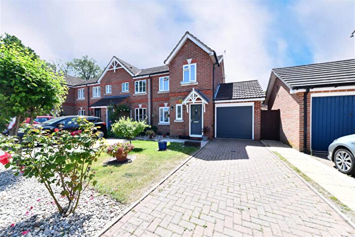 3 Bedroom End Of Terrace House For Sale In Old Bourne Way, Stevenage, SG1