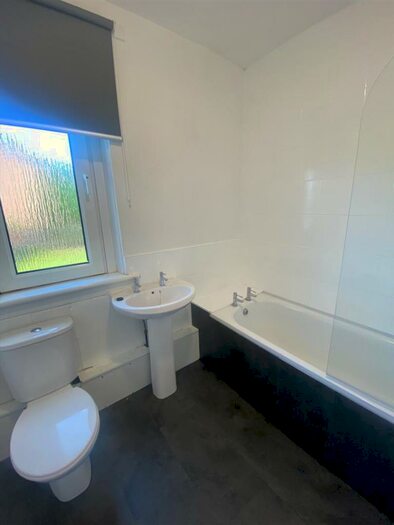 3 Bedroom Flat To Rent In Overdale Place, Wishaw, ML2