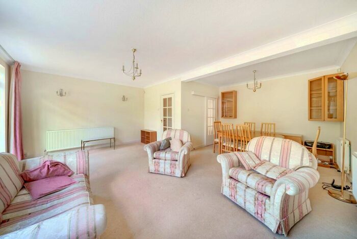 3 Bedroom End Of Terrace House To Rent In Sunningdale Close, Stanmore, HA7