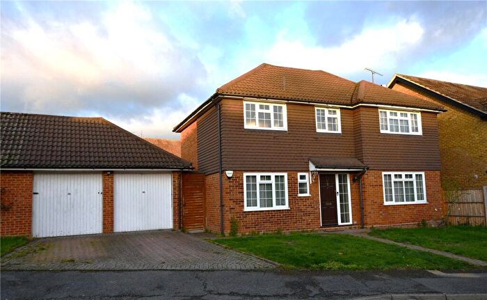 4 Bedroom Detached House For Sale In Cumberland Way, Wokingham, Berkshire, RG41