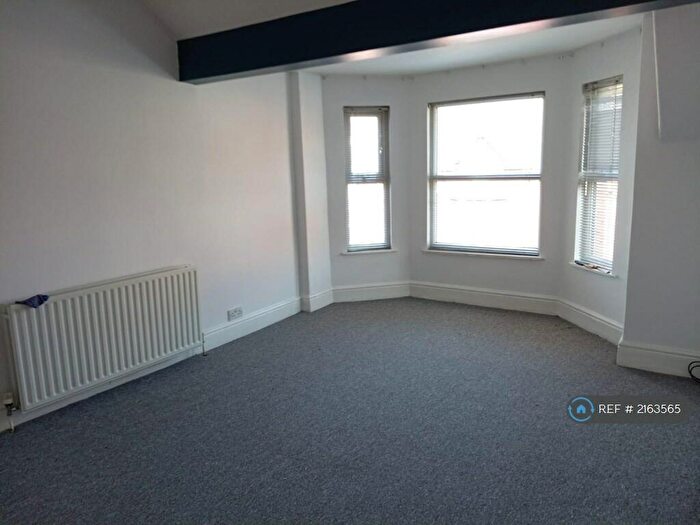 3 Bedroom Maisonette To Rent In Hawarden Road, Colwyn Bay, LL29