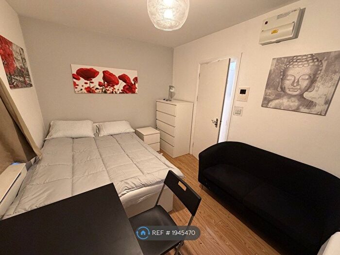 Studio To Rent In London, London, N11