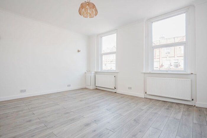 3 Bedroom Flat To Rent In Lee High Road, London, SE13