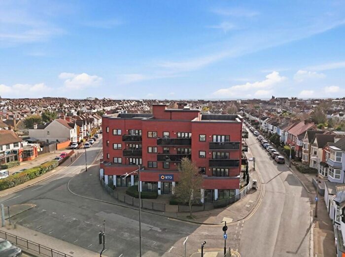 2 Bedroom Retirement Property For Sale In Elmtree Lodge, Leigh-on-Sea, SS9