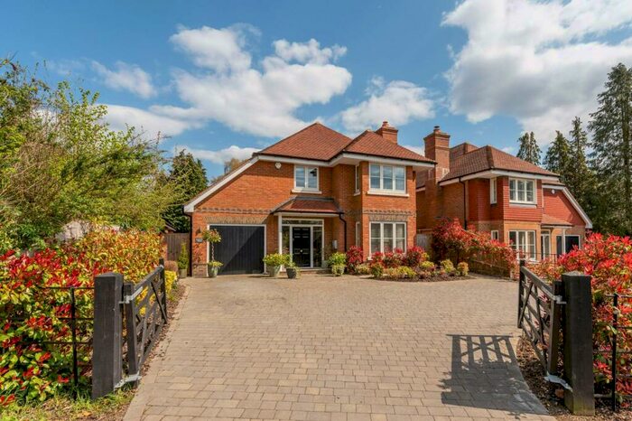 4 Bedroom Detached House For Sale In School Lane, Puttenham, Guildford, GU3