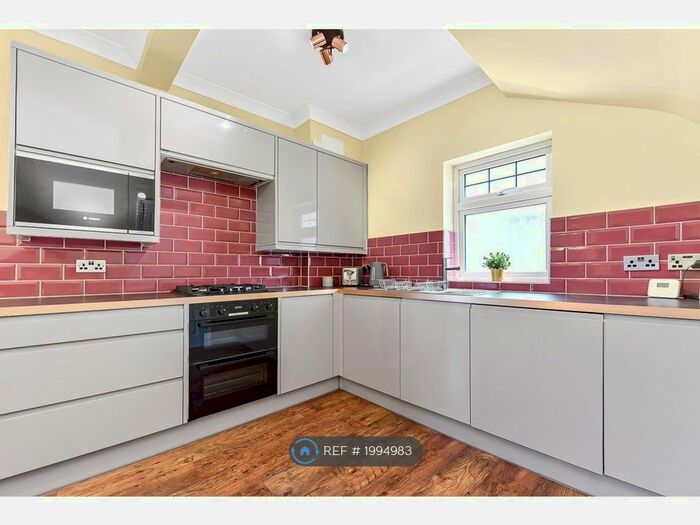 3 Bedroom Semi-Detached House To Rent In Waite Davies Road, London, SE12