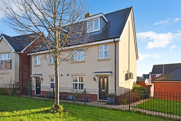 3 Bedroom Town House For Sale In Whitebeam Close, Andover, SP11