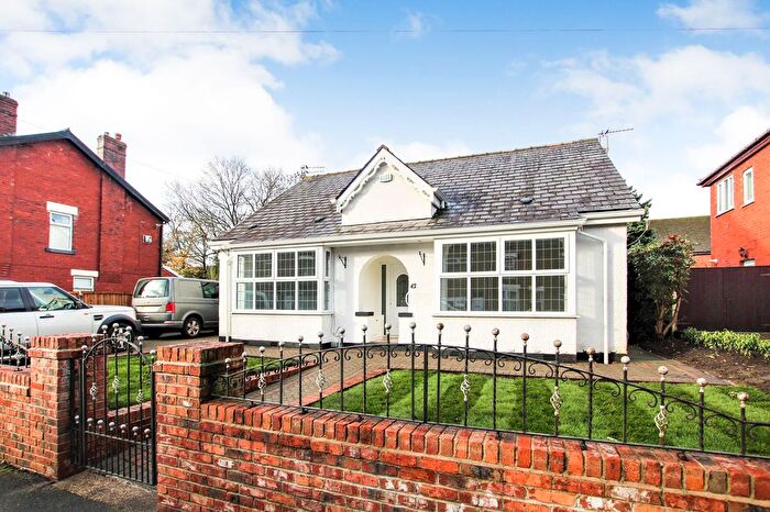 4 Bedroom Detached Bungalow To Rent In King Street, Westhoughton, BL5