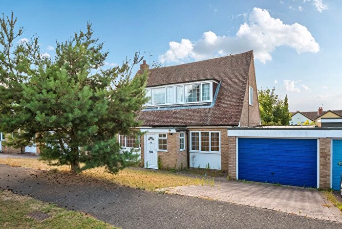 4 Bedroom Chalet For Sale In Hilltop Rise, Great Bookham, KT23
