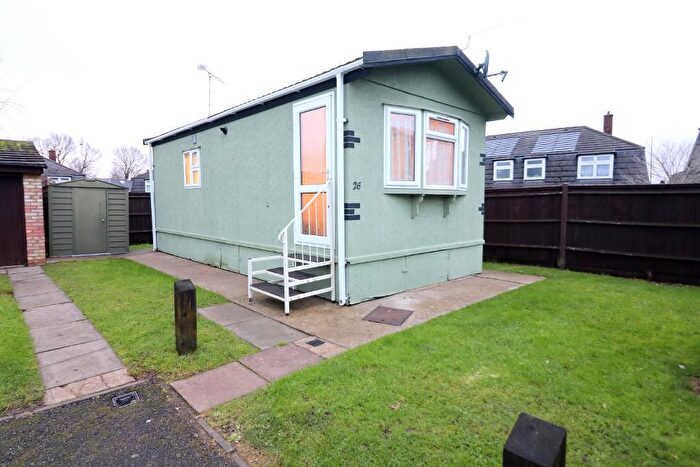1 Bedroom Mobile/park Home To Rent In Westbourne Park, Nursery Road, Luton, Bedfordshire, LU3