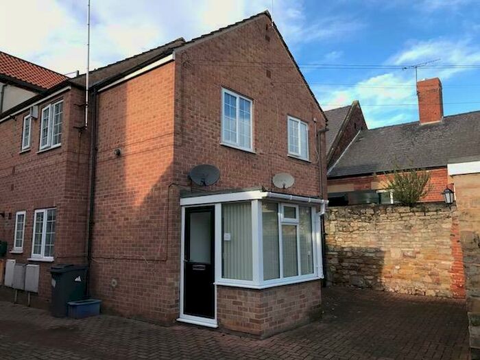 1 Bedroom Flat To Rent In Castlegate, Tickhill, Doncaster, Yorkshire, DN11