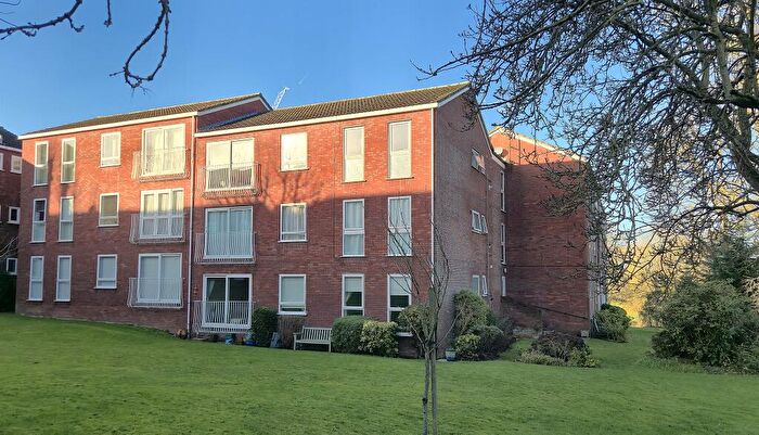 2 Bedroom Flat For Sale In Roundhedge Way, Enfield, EN2