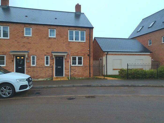 3 Bedroom Semi-Detached House To Rent In Irthlingborough Road, Wellingborough, NN8