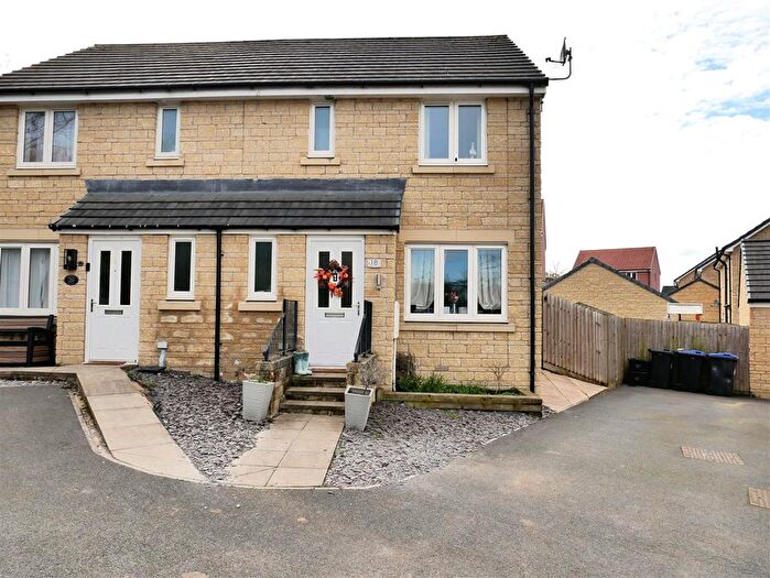 3 Bedroom Semi Detached House For Sale In Davy Drive, Calne, SN11