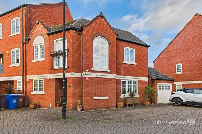 3 Bedroom Town House For Sale In Tiger Court, Burton-on-Trent, DE14