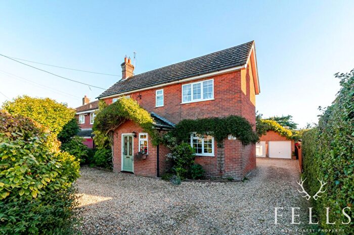 4 Bedroom Detached House For Sale In Northfield Road, Ringwood, BH24