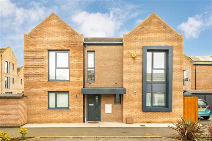 4 Bedroom House To Rent In Haider Close, Brent Cross West, NW2