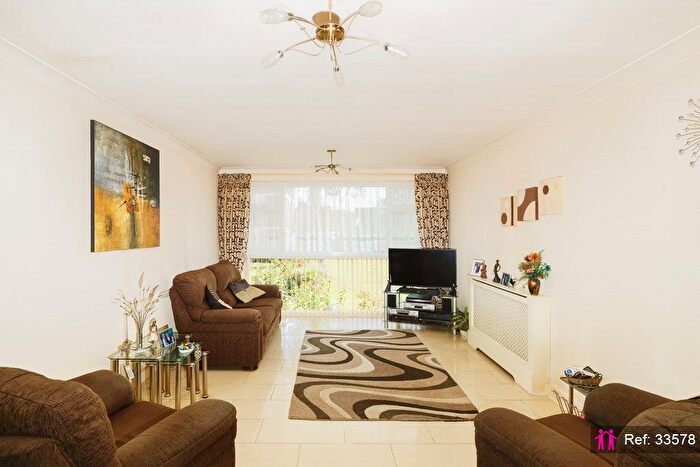 2 Bedroom Flat For Sale In Stratton Close, Edgware, HA8