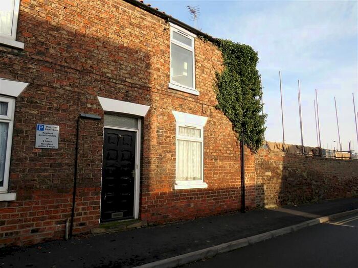 2 Bedroom Flat To Rent In Flatgate, Howden, Goole, DN14