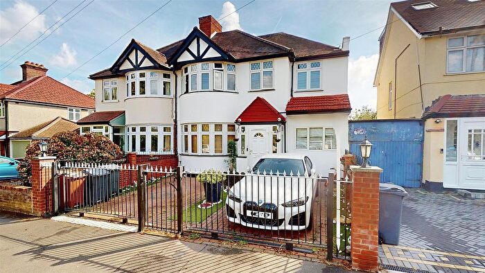 4 Bedroom Semi-detached House For Sale In Woodlands Road, Isleworth, TW7