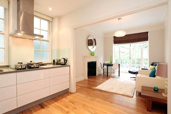 2 Bedroom Flat To Rent In Berkeley Street, London, W1J