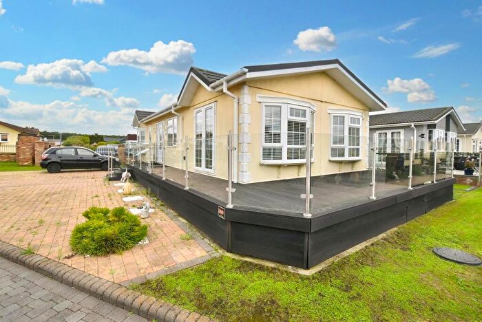 2 Bedroom Park Home For Sale In Kings Park, Canvey Island, SS8