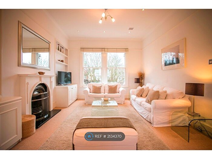 3 Bedroom Flat To Rent In Petersham Road, Richmond, TW10