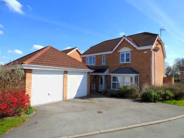 4 Bedroom Detached House To Rent In Pyenot Gardens, Cleckheaton, West Yorkshire, BD19