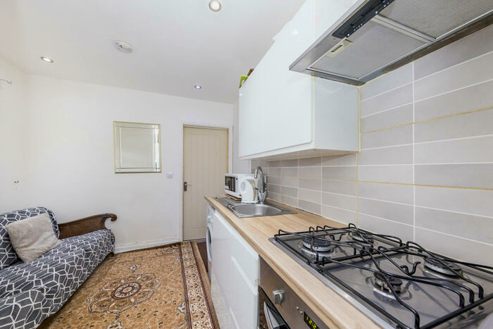 Flat To Rent In Broad Lane, Tottenham, N15