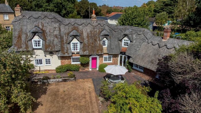 5 Bedroom Detached House For Sale In New Road, Bedford, MK44