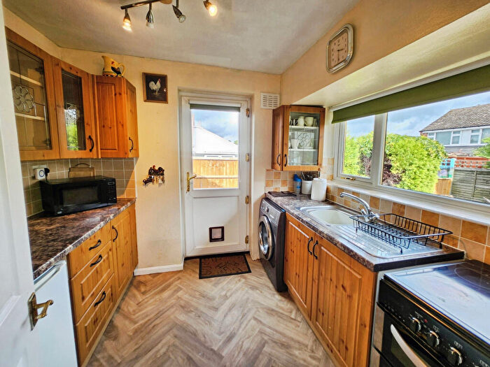 2 Bedroom Bungalow For Sale In Hales Park, Bewdley, DY12