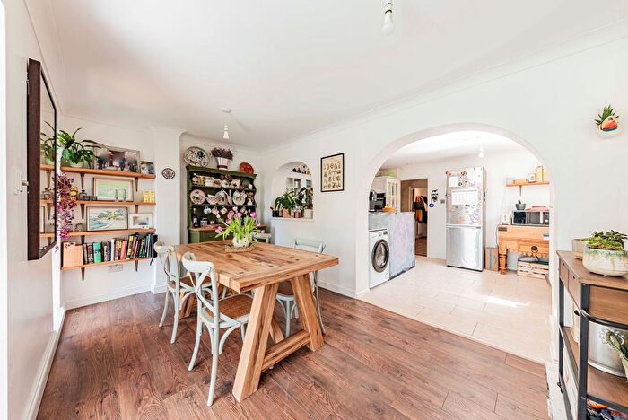 3 Bedroom Semi-Detached House For Sale In Laxton Way, Faversham, ME13