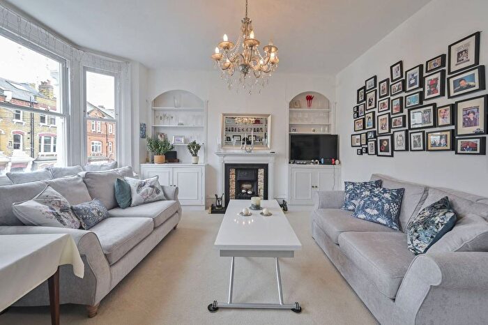 3 Bedroom Maisonette For Sale In Oxberry Avenue, Bishop's Park, London, SW6
