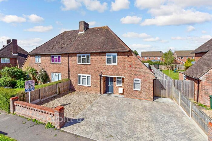 3 Bedroom Semi Detached House For Sale In Garsons Road, Southbourne, Hampshire, PO10