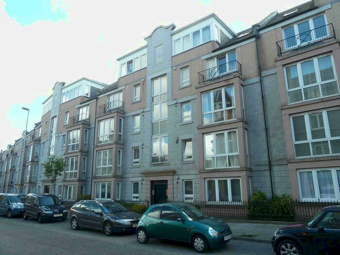 3 Bedroom Flat To Rent In Union Grove, Top Floor, AB10