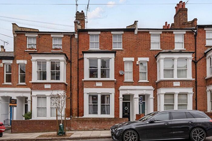 2 Bedroom Flat To Rent In Melgund Road, Highbury And Islington, London, N5