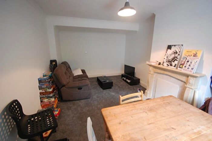 3 Bedroom Flat To Rent In Fieldhouse Lane, Durham, DH1