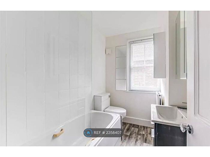 1 Bedroom Flat To Rent In London Rd, Westerham, TN16