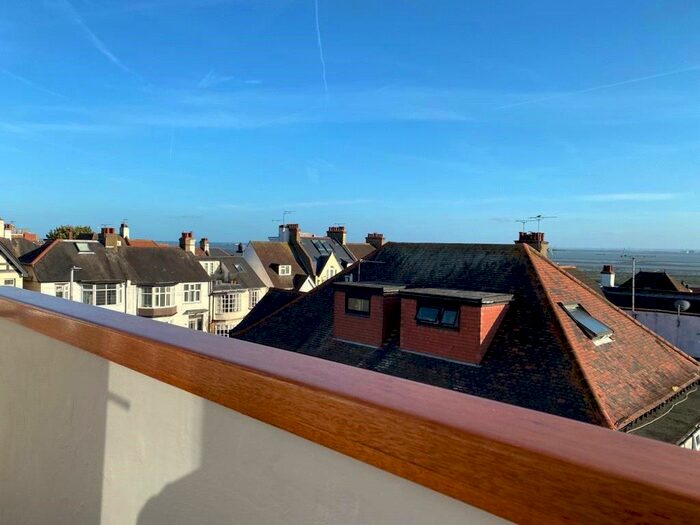 2 Bedroom Apartment To Rent In Grand Court West, Grand Drive, Leigh-on-Sea, Essex, SS9