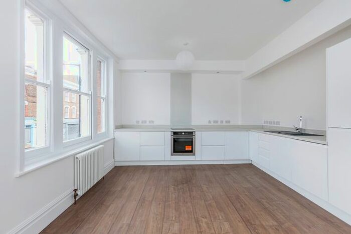 3 Bedroom Flat To Rent In Chatsworth Road, Hackney, Clapton, London, E5