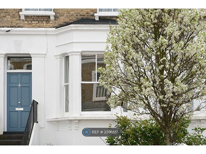 2 Bedroom Flat To Rent In Ellerslie Road, London, W12