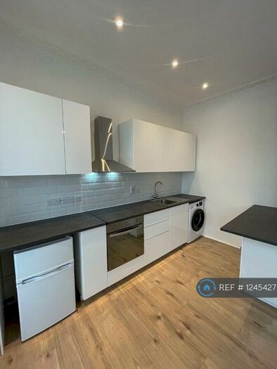1 Bedroom Flat To Rent In First Floor Mornington Terrace, London, NW1