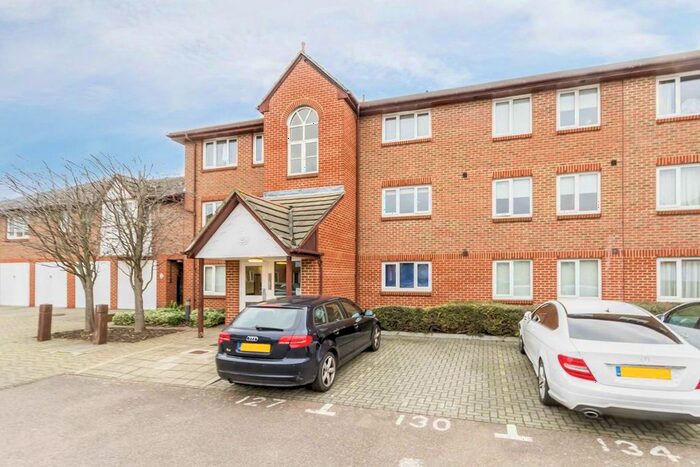 1 Bedroom Flat To Rent In Hopwood Close, London, SW17