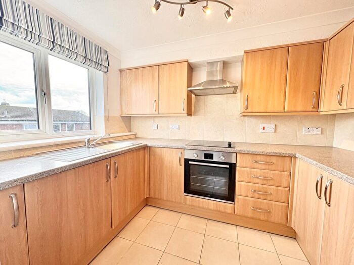 2 Bedroom Apartment To Rent In Swallow Court, Clanfield, PO8