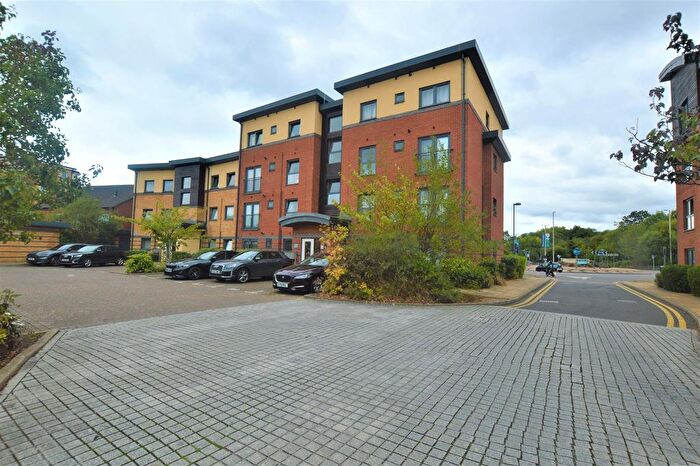 2 Bedroom Flat To Rent In Fountain Court, Ravens Close, Watford, WD18