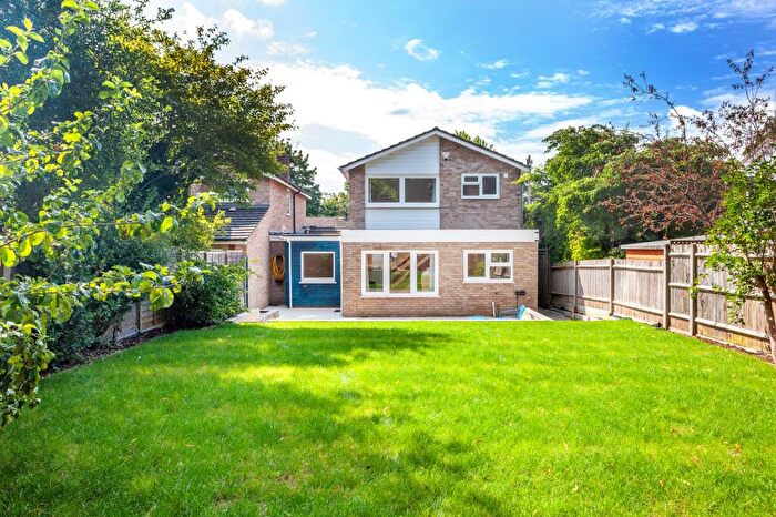 4 Bedroom Link Detached House To Rent In Longhurst Close, Caversham, RG4