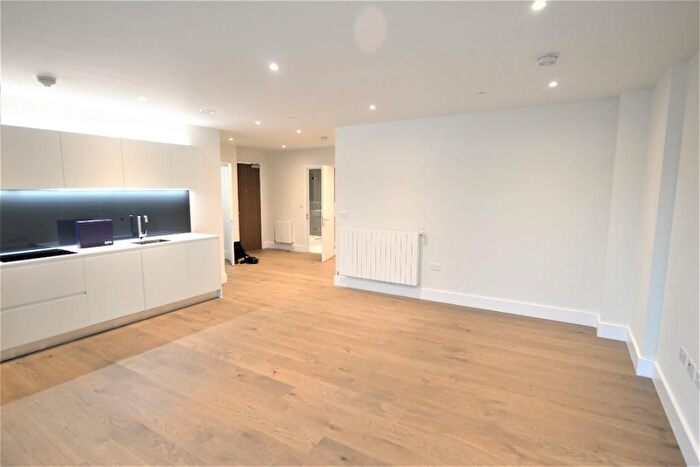 3 Bedroom Flat To Rent In Kidbrooke Park Road, Kidbrooke, SE3