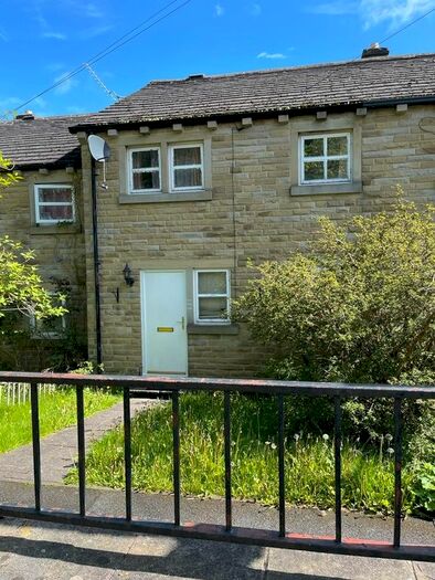 3 Bedroom Town House To Rent In Abbots Wood, Bradford, BD9