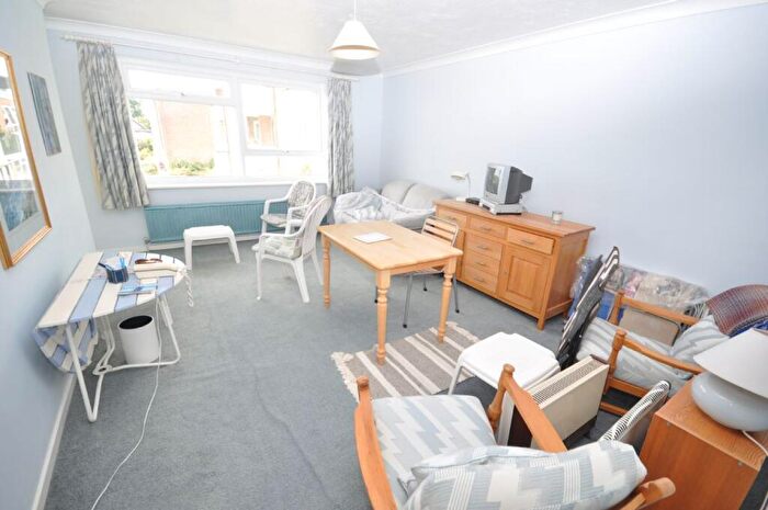 2 Bedroom Flat For Sale In Dolphin Court, Frinton Sea, CO13