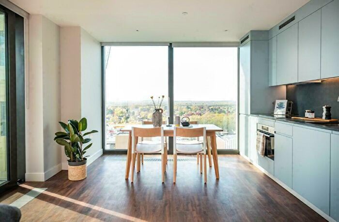 2 Bedroom Apartment To Rent In Commercial Way, Woking, Surrey, GU21